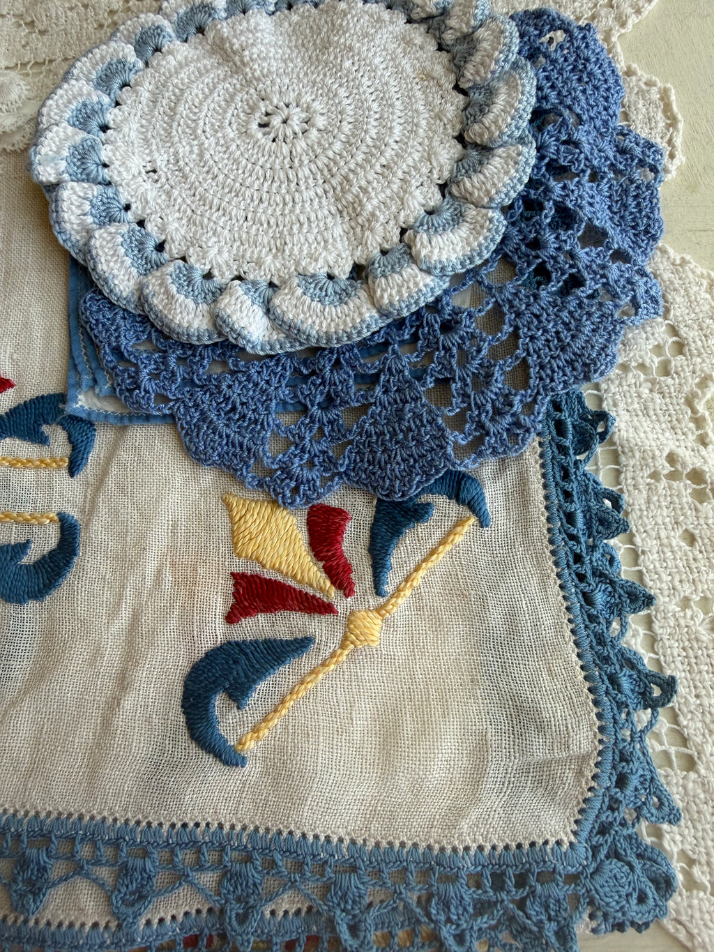 Vintage linen set in blues – Bygones Variety Shop